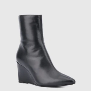 Boots^Aquatalia Pauletta Black
