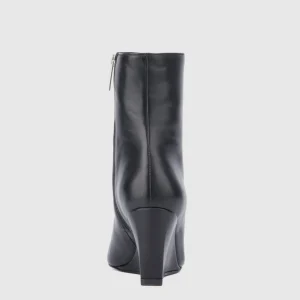 Boots^Aquatalia Pauletta Black
